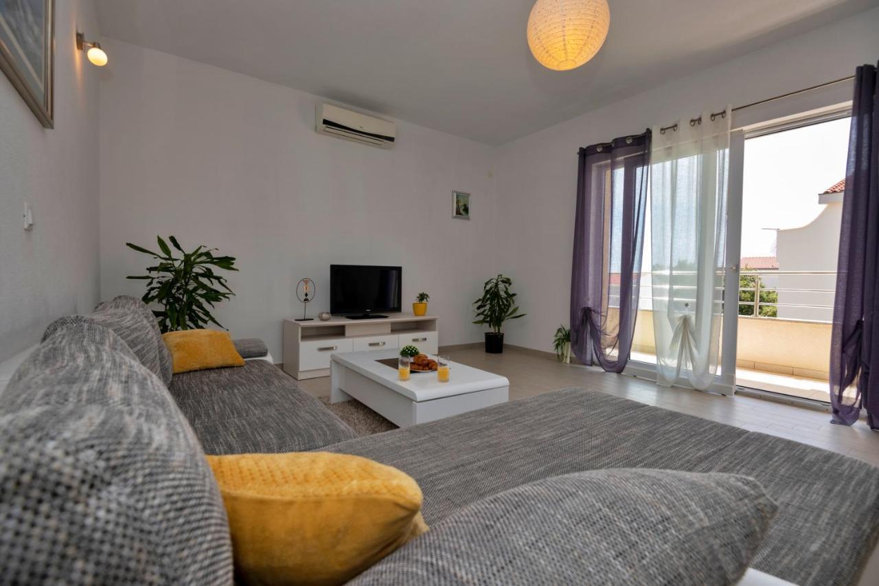 Apartment With Big And Free Private Parking Makarska Exterior foto