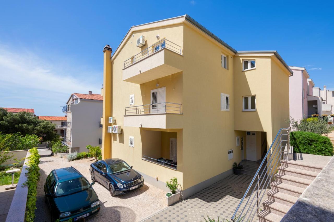 Apartment With Big And Free Private Parking Makarska Exterior foto