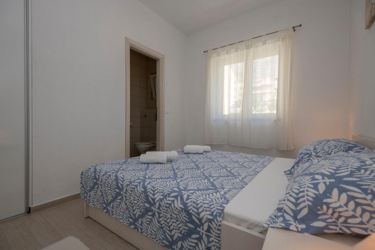 Apartment With Big And Free Private Parking Makarska Exterior foto